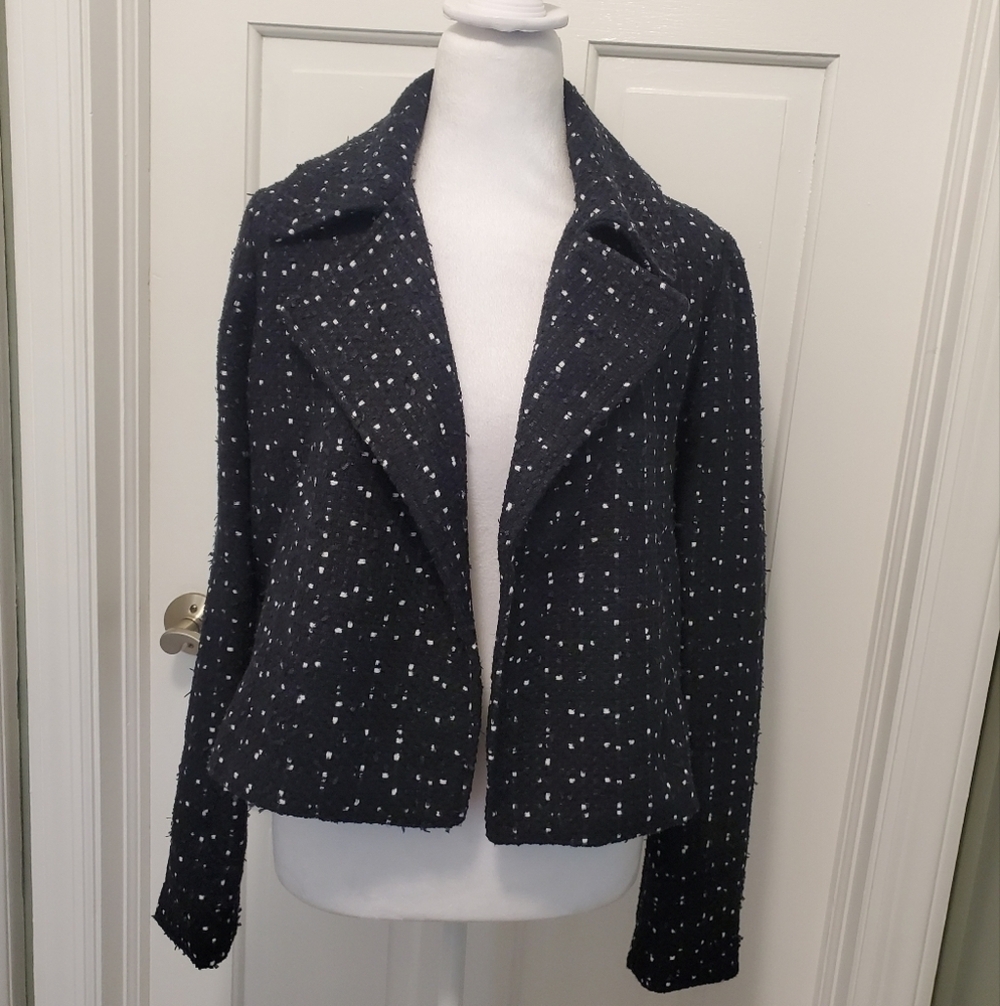 Ann Taylor Black & White Crop Style Blawr Jacket Size 4, Stylish, Chic